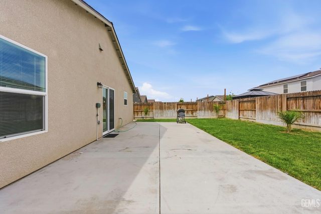 8716 Akero Avenue, Bakersfield, CA 93307