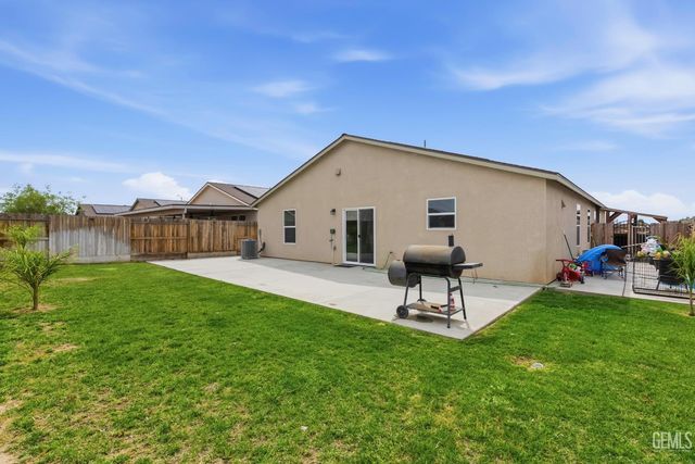8716 Akero Avenue, Bakersfield, CA 93307