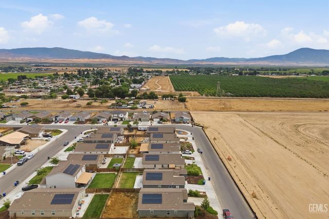 8716 Akero Avenue, Bakersfield, CA 93307