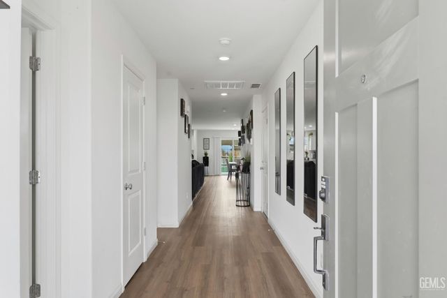 8716 Akero Avenue, Bakersfield, CA 93307