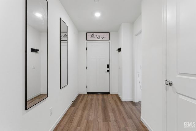 8716 Akero Avenue, Bakersfield, CA 93307