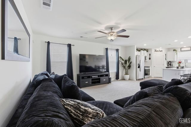 8716 Akero Avenue, Bakersfield, CA 93307