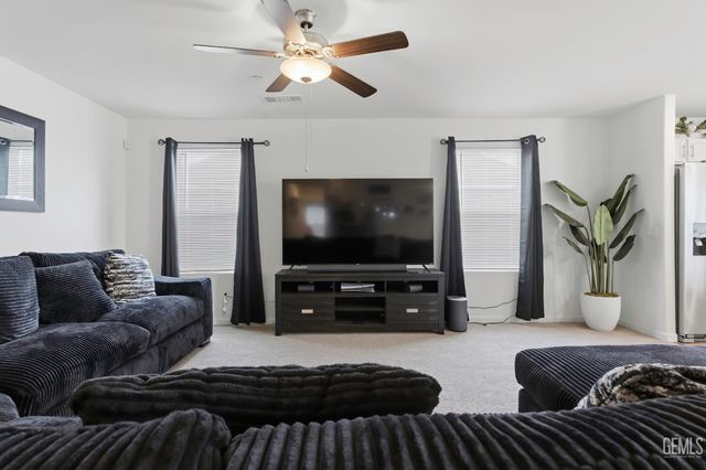 8716 Akero Avenue, Bakersfield, CA 93307