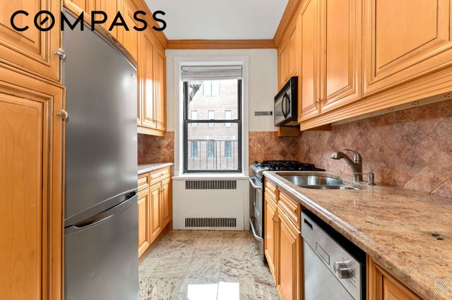 2540 31st Ave Apt 6E, New York City, NY 11106