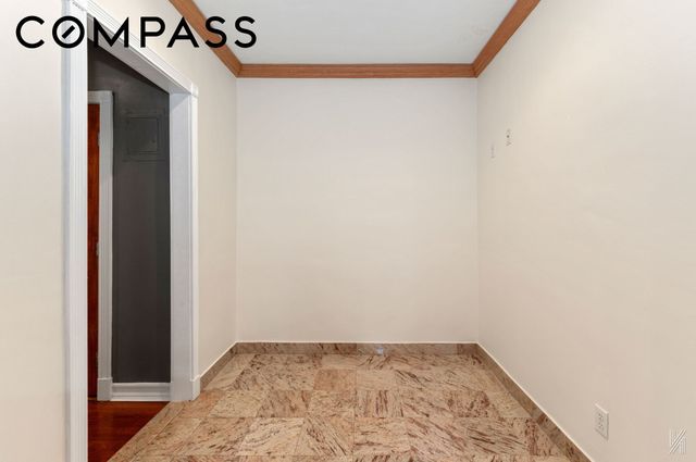 2540 31st Ave Apt 6E, New York City, NY 11106