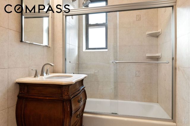 2540 31st Ave Apt 6E, New York City, NY 11106