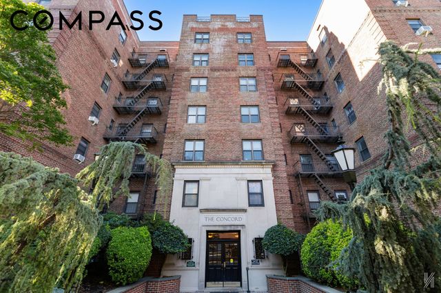 2540 31st Ave Apt 6E, New York City, NY 11106