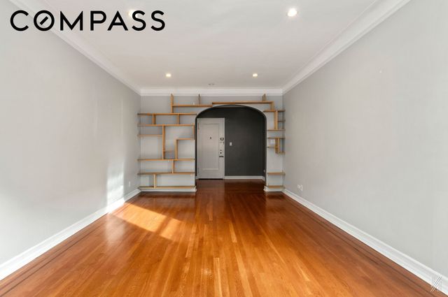 2540 31st Ave Apt 6E, New York City, NY 11106