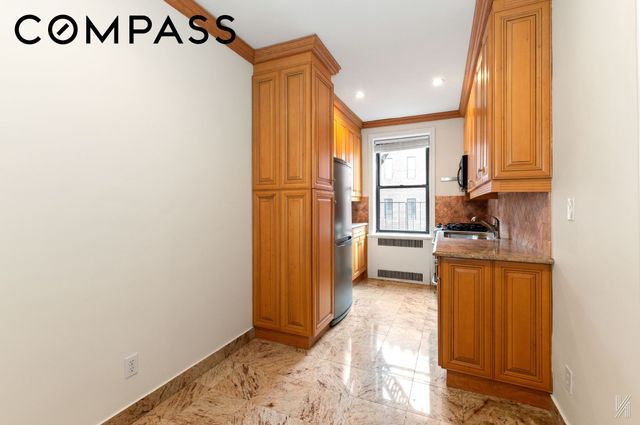 2540 31st Ave Apt 6E, New York City, NY 11106