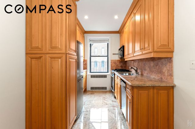 2540 31st Ave Apt 6E, New York City, NY 11106