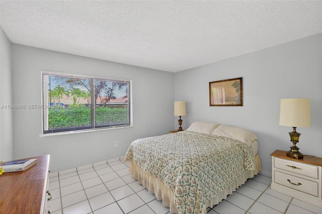 9937 NW 9th St. Cir. 13-19, Miami, FL 33172