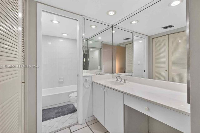 9937 NW 9th St. Cir. 13-19, Miami, FL 33172