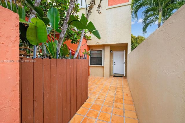 9937 NW 9th St. Cir. 13-19, Miami, FL 33172