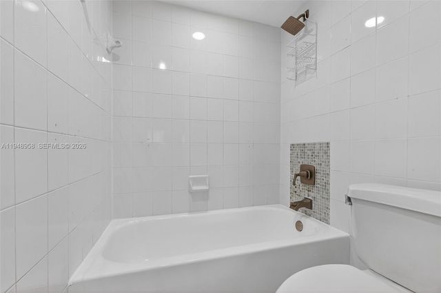 9937 NW 9th St. Cir. 13-19, Miami, FL 33172