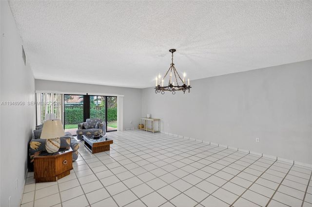 9937 NW 9th St. Cir. 13-19, Miami, FL 33172