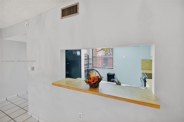 9937 NW 9th St. Cir. 13-19, Miami, FL 33172