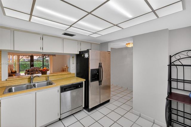 9937 NW 9th St. Cir. 13-19, Miami, FL 33172