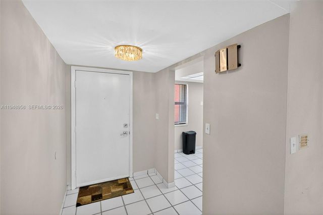 9937 NW 9th St. Cir. 13-19, Miami, FL 33172