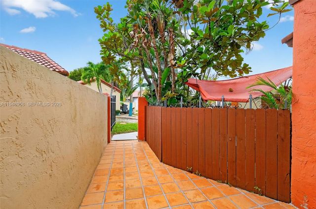 9937 NW 9th St. Cir. 13-19, Miami, FL 33172