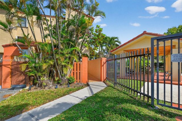 9937 NW 9th St. Cir. 13-19, Miami, FL 33172