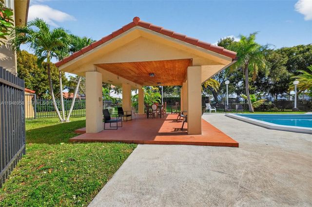 9937 NW 9th St. Cir. 13-19, Miami, FL 33172