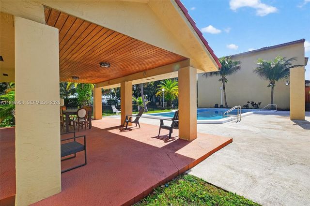 9937 NW 9th St. Cir. 13-19, Miami, FL 33172