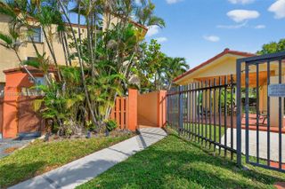 9937 NW 9th St. Cir. 13-19, Miami, FL 33172