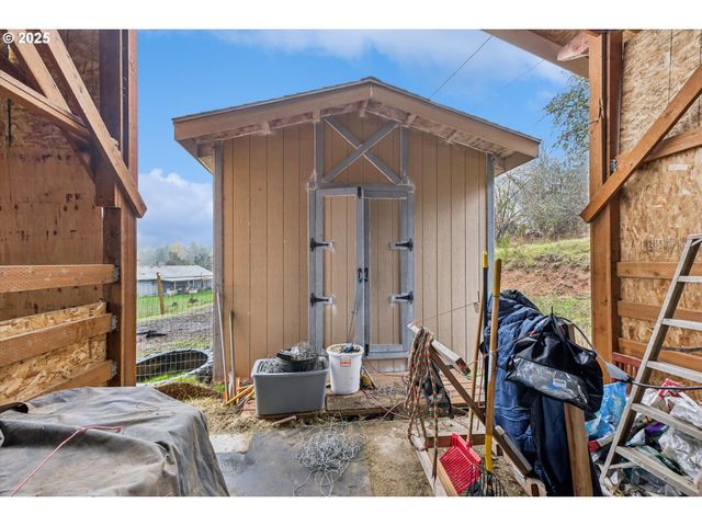 55308 Sw LOVEGREN Dr, Gaston, OR 97119