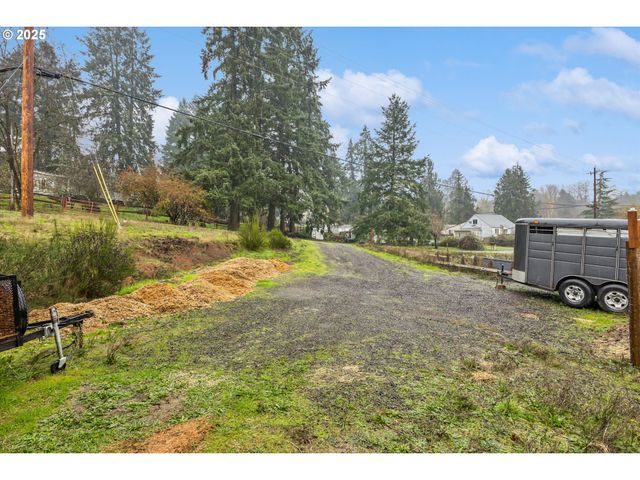 55308 Sw LOVEGREN Dr, Gaston, OR 97119
