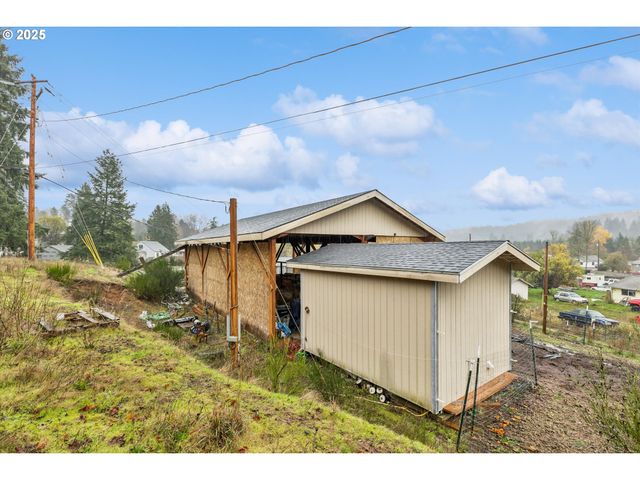 55308 Sw LOVEGREN Dr, Gaston, OR 97119