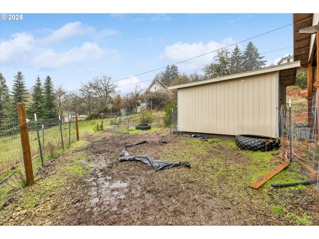 55308 Sw LOVEGREN Dr, Gaston, OR 97119