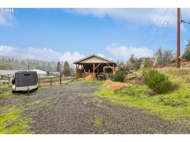 55308 Sw LOVEGREN Dr, Gaston, OR 97119