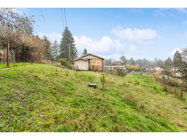 55308 Sw LOVEGREN Dr, Gaston, OR 97119