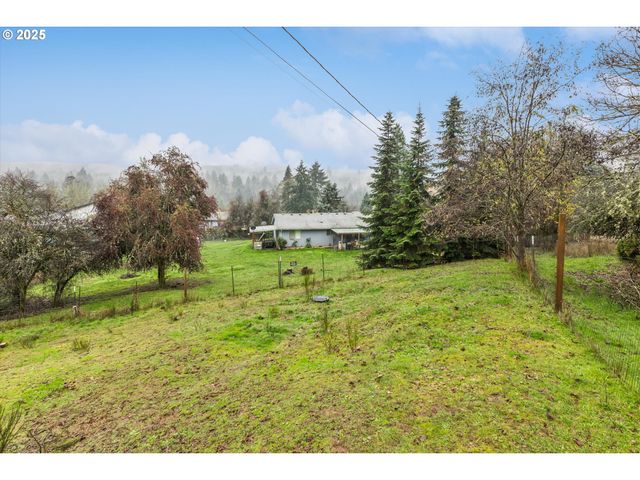 55308 Sw LOVEGREN Dr, Gaston, OR 97119