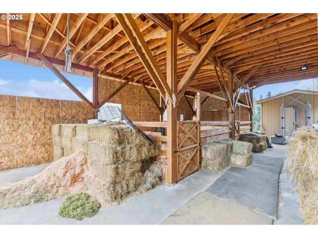 55308 Sw LOVEGREN Dr, Gaston, OR 97119