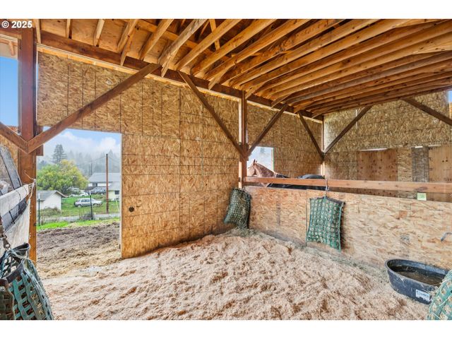 55308 Sw LOVEGREN Dr, Gaston, OR 97119