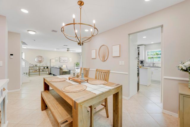 7097 Crescent Creek Lane, Coconut Creek, FL 33073