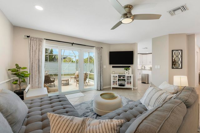 7097 Crescent Creek Lane, Coconut Creek, FL 33073