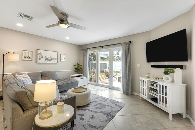 7097 Crescent Creek Lane, Coconut Creek, FL 33073