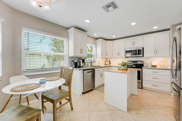 7097 Crescent Creek Lane, Coconut Creek, FL 33073