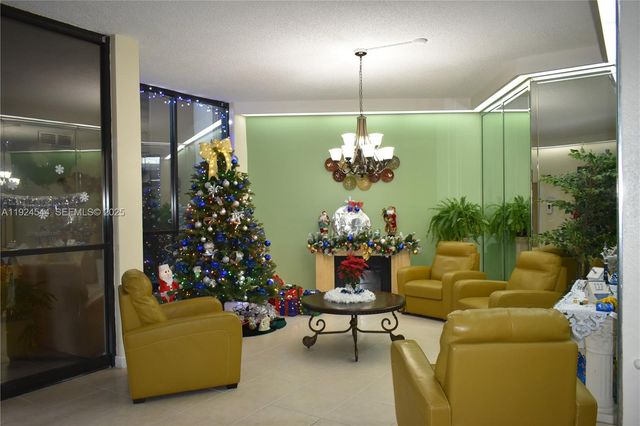 1100 Saint Charles Pl 308, Pembroke Pines, FL 33026