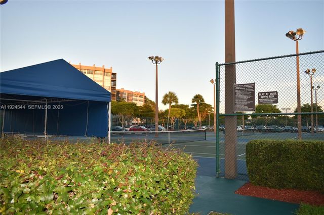 1100 Saint Charles Pl 308, Pembroke Pines, FL 33026