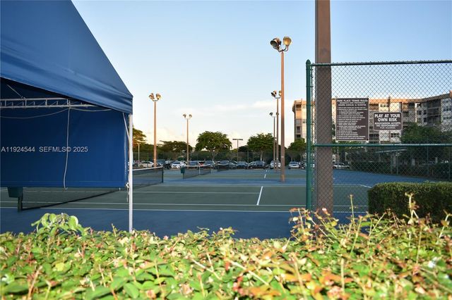 1100 Saint Charles Pl 308, Pembroke Pines, FL 33026