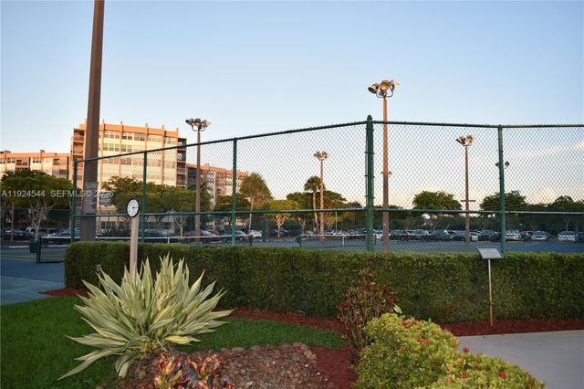 1100 Saint Charles Pl 308, Pembroke Pines, FL 33026