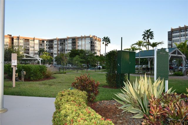 1100 Saint Charles Pl 308, Pembroke Pines, FL 33026