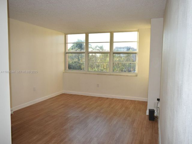 1100 Saint Charles Pl 308, Pembroke Pines, FL 33026