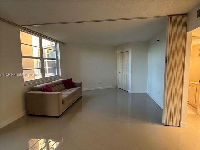 1100 Saint Charles Pl 308, Pembroke Pines, FL 33026