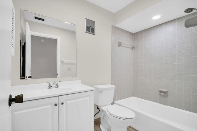 2765 COUNTRYSIDE BOULEVARD 104, Clearwater, FL 33761