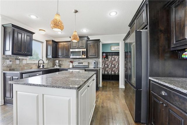 12306 Burr Oak Circle, Peculiar, MO 64078