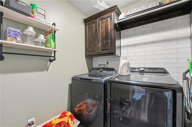12306 Burr Oak Circle, Peculiar, MO 64078